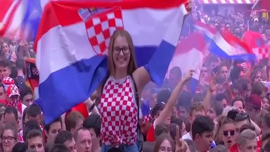 Zagrebe futbolo gerbėjai audringai šventė Kroatijos pergalę mače su Rusija