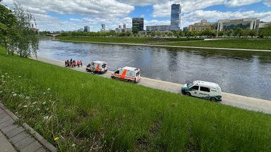 Neryje Vilniuje pastebėtas skęstantis vyras, medikams jo gyvybės išgelbėti nepavyko