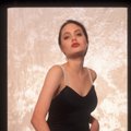 Londono galerijoje parduodamos nuogos dvidešimtmetės A. Jolie nuotraukos