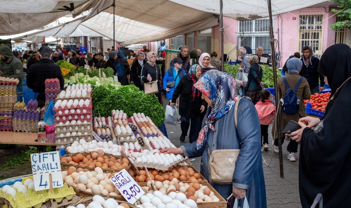 Nevaldomą Turkijos infliaciją labiausiai kursto maisto produktų kainos