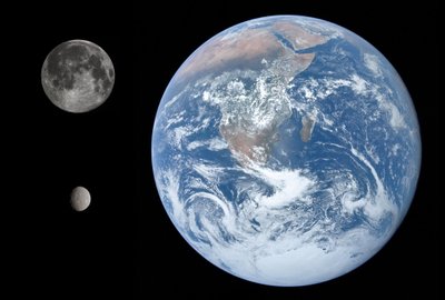 Nykštukinė planeta Cerera (Ceres), Mėnulis ir Žemė. NASA nuotr.