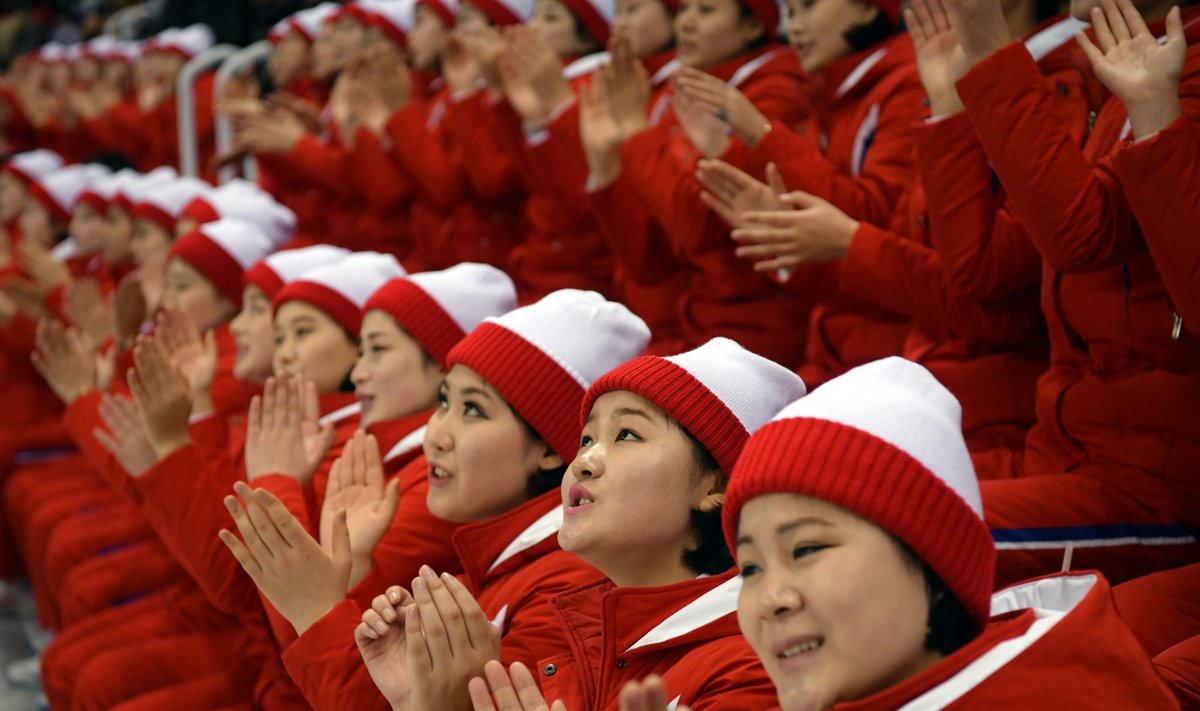 Jungtinės Korėjos palaikymo merginų komanda iš Šiaurės Korėjos