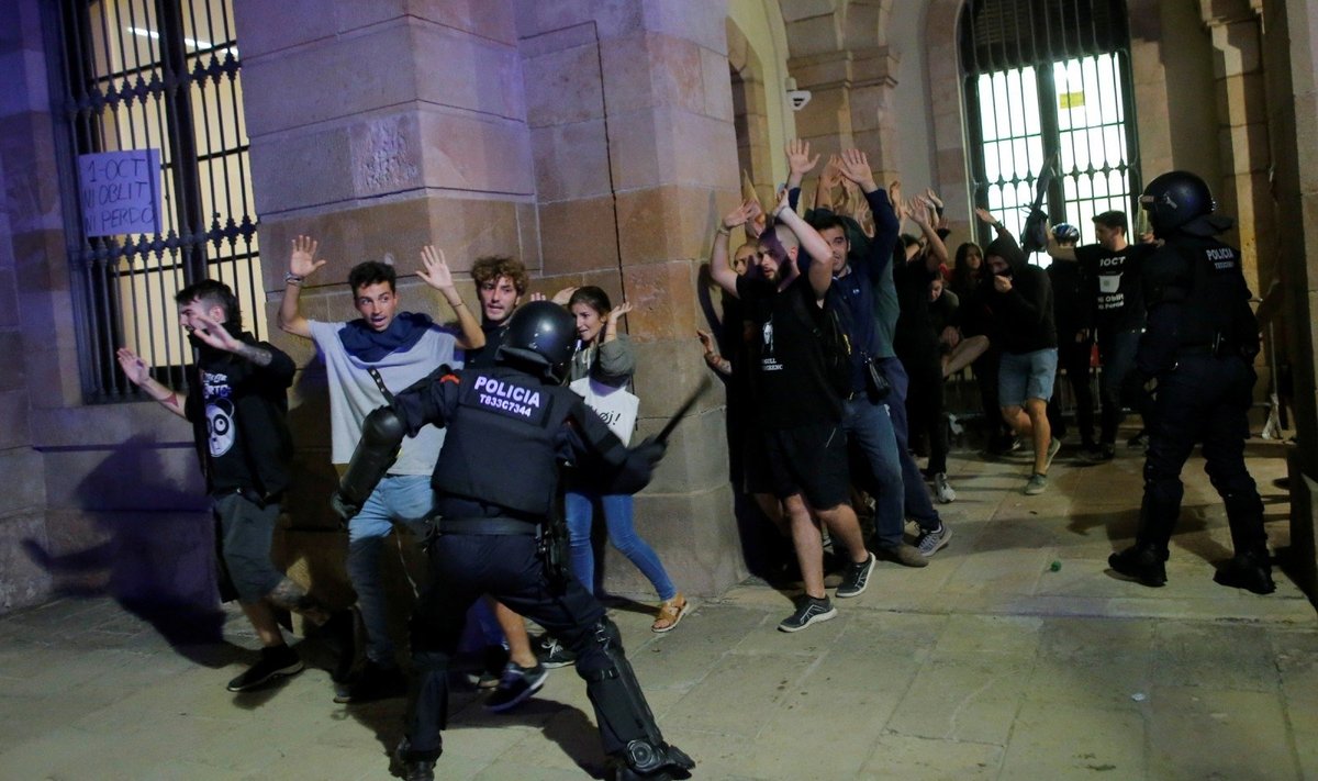 Barselonoje kilo nepriklausomybės šalininkų susirėmimai su policija