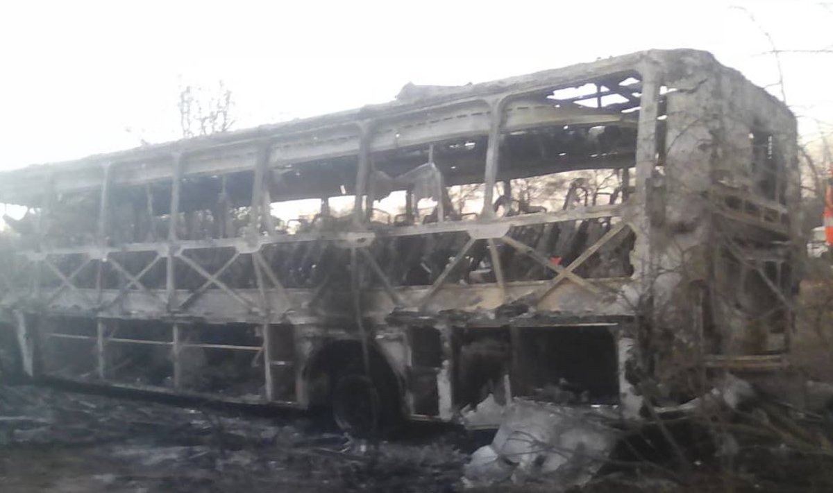 Zimbabvėje užsiliepsnojus autobusui žuvo 42 žmonės