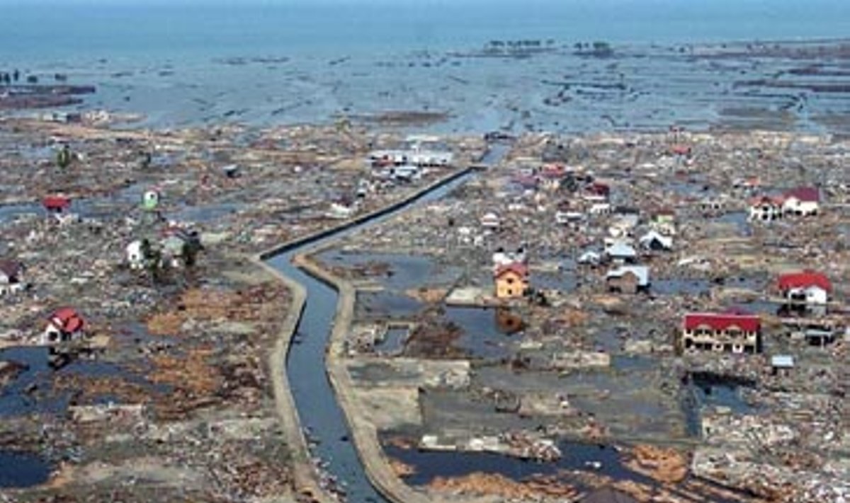 Indonezijos provincijos pakrantės vaizdai po praūžusio cunamio