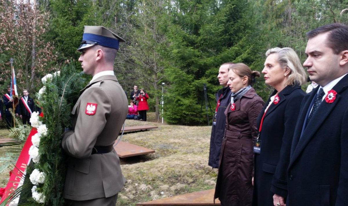 Polska delegacja oddała w Smoleńsku hołd ofiarom katastrofy Tu-154. Foto: premier.gov.pl