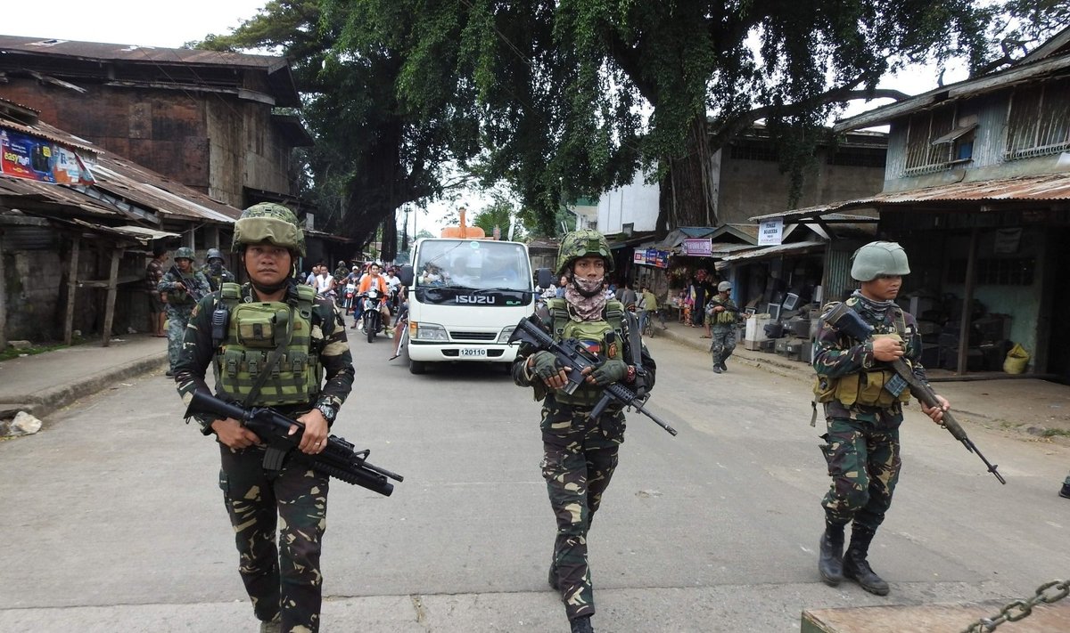 Filipinų kovotojų įkaitu laikytas olandas per susišaudymą žuvo