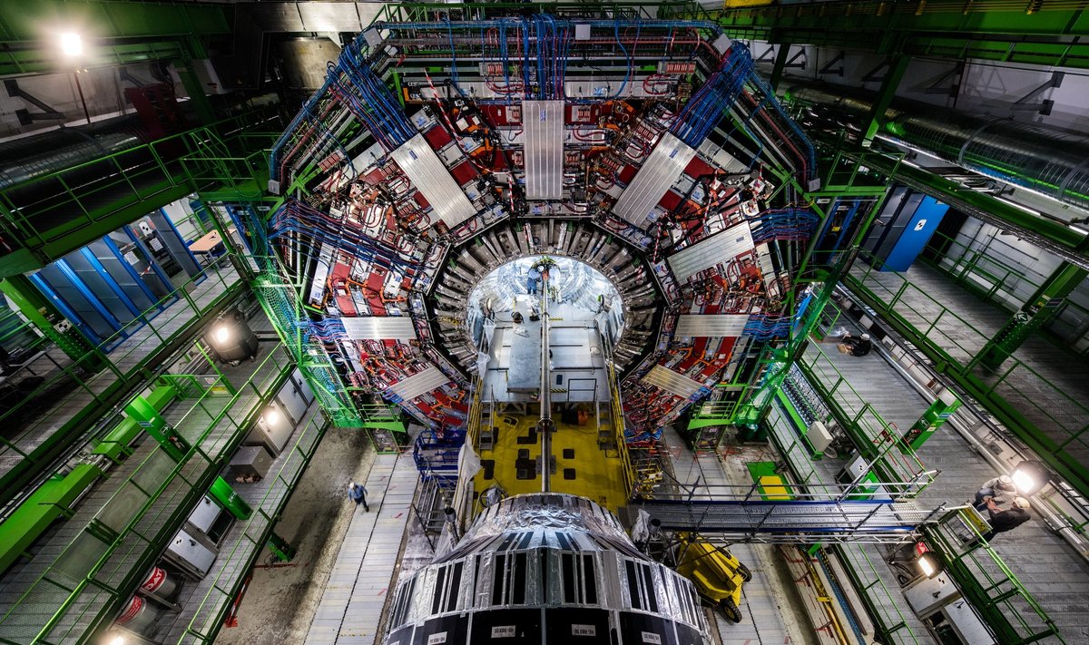 CERN laboratorijos Didysis hadronų priešpriešinių srautų greitintuvas (LHC)