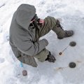 Ant ledo lipantiems žvejams siūlo turėti dar vieną apsaugos priemonę