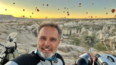 „Ten, kur baigiasi žemė“: motociklu keliaujantis Karolis Mieliauskas pasidalijo įspūdžiais apie užburiančias Turkijos vietas