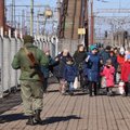 Украина обвиняет Россию в депортации 700 тысяч человек. Москва называет это эвакуацией, люди рассказывают о фильтрационных лагерях