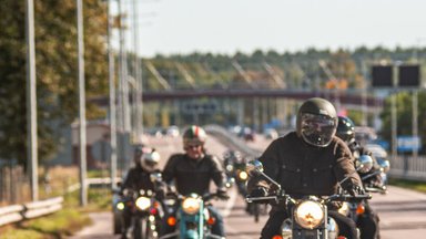 „Royal Enfield“ kviečia motociklininkus į kilnų pasivažinėjimą: riedės remdami geras iniciatyvas