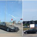 Kaune nesuvaldytas automobilis BMW nuskriejo į degalinės teritoriją