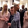 Vaizdo įraše – keistas pokalbis, į kurį bando įsitraukti Ivanka Trump