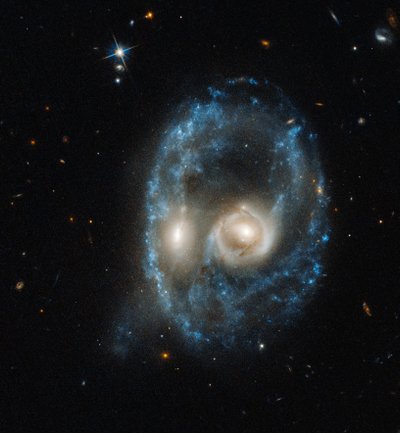 Galaktikų susidūrimas. NASA/ESA/Hubble nuotr.