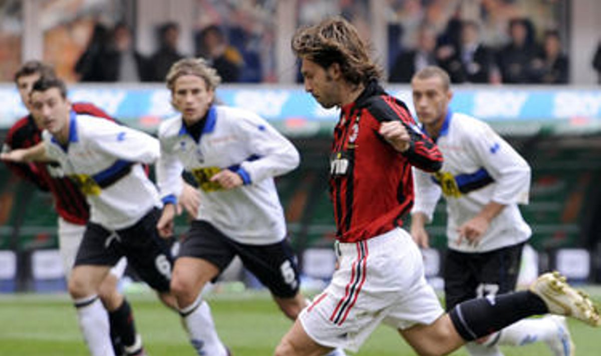 Andrea Pirlo ("AC Milan") atlieka 11 metrų baudinį