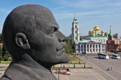 Riazanėje priešais Tulos Kremliaus muziejų paminklas Vladimirui Leninui. Asociatyvi nuotr.