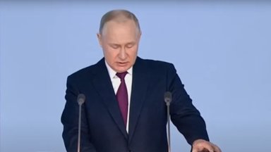 Metinėje kalboje Putinas prižadėjo rusams pinigų, kurių neturi: ekspertai prognozuoja liūdną Rusijos ateitį