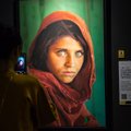 Garsioji žaliaakė afganė, įamžinta ant „National Geographic“ viršelio, evakuota į Italiją