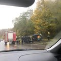 Kraupi avarija Kėdainių rajone: vilkiko nepraleidęs mikroautobuso vairuotojas per avariją žuvo