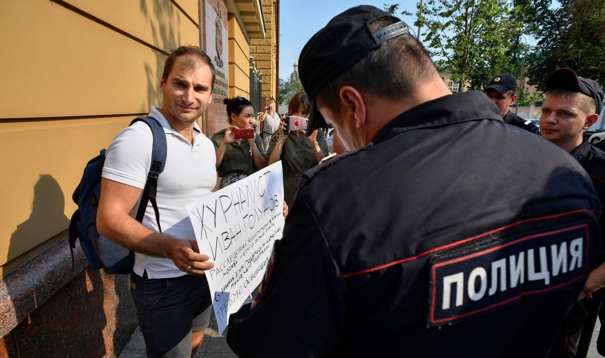 Maskvoje sulaikomi žurnalistai, protestuojantys dėl kolegos I. Golunovo sulaikymo