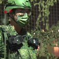 Taivanas ruošiasi galimai Kinijos agresijai: kariai imitavo paplūdimo šturmą naudodami amfibines transporto priemones