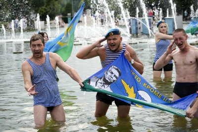 Rusų desantininkai maudosi