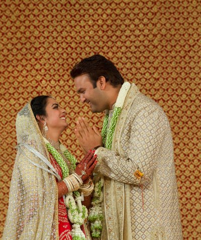 Turtingiausias Indijos vyras dukrai iškėlė 100 mln. vertės vestuves