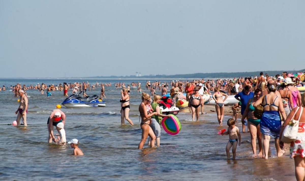 Baltijos jūra vilioja išsimaudyti, tačiau ką daryti, kai prispiria gamtiniai reikalai?