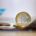Žada keisti biudžetininkų atlyginimus: bazinį dydį didinti euru