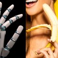 Japonų sukurtas robotas mokosi būti žmogumi: savo rankomis švelniai nulupo bananą jo net nesutraiškęs