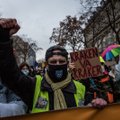 Paryžiuje per protestus prieš saugumo įstatymą suimta apie 120 žmonių
