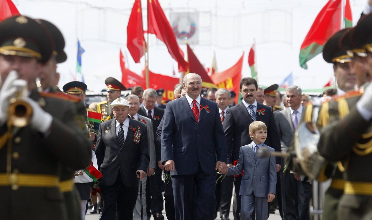 Aleksandras Lukašenka su sūnumi Nikolajumi