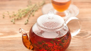 Bandydami kosulį numalšinti žolelių arbata rizikuojate sau ir pakenkti: patarė, kaip išvengti bėdos