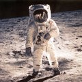 N. Armstrongo surinktos mėnulio dulkės parduodamos aukcione – kaina įspūdinga
