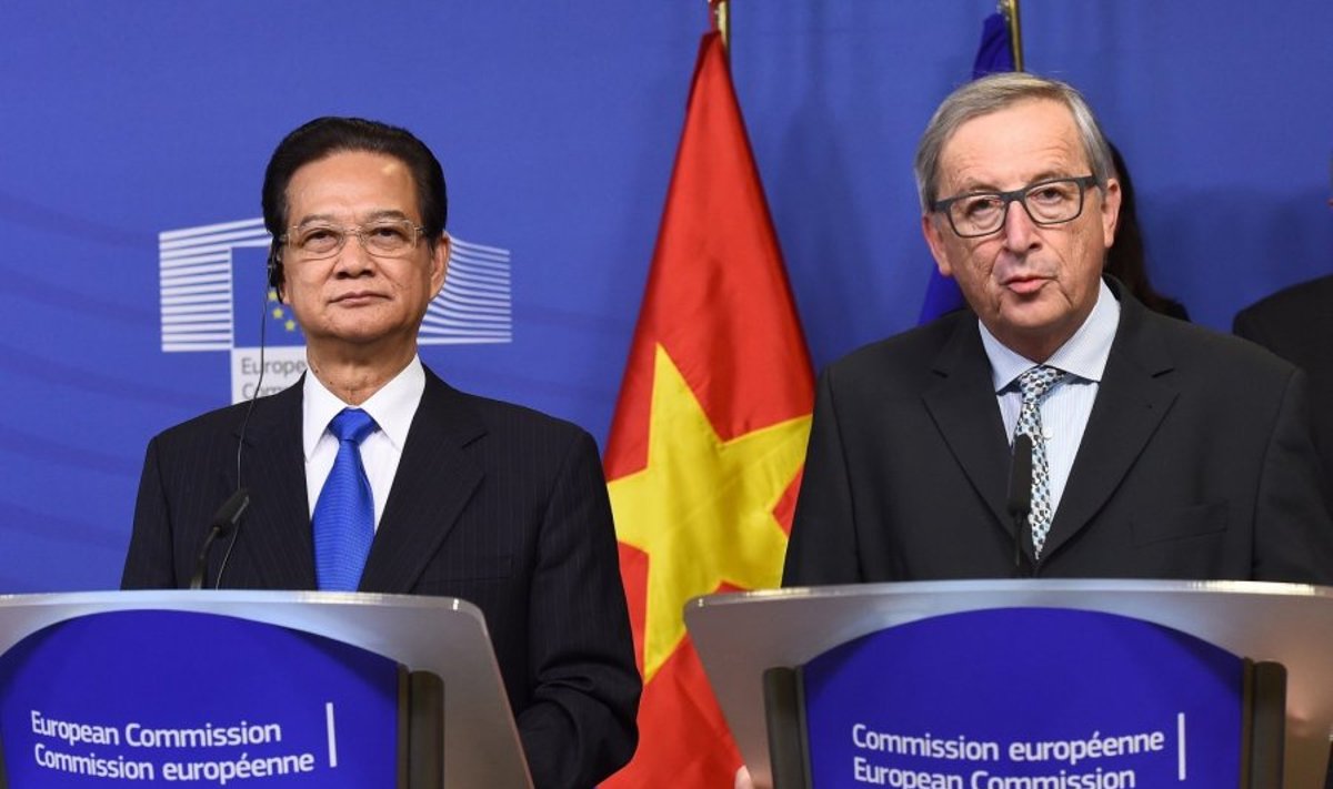 Vietnamo premjeras Nguyenas Tanas Dungas ir  Jeanas-Claude'as Junckeris