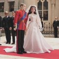 Artėjant princo Williamo ir Kate sutuoktuvių metinės masiškai perkamos jų lėlės