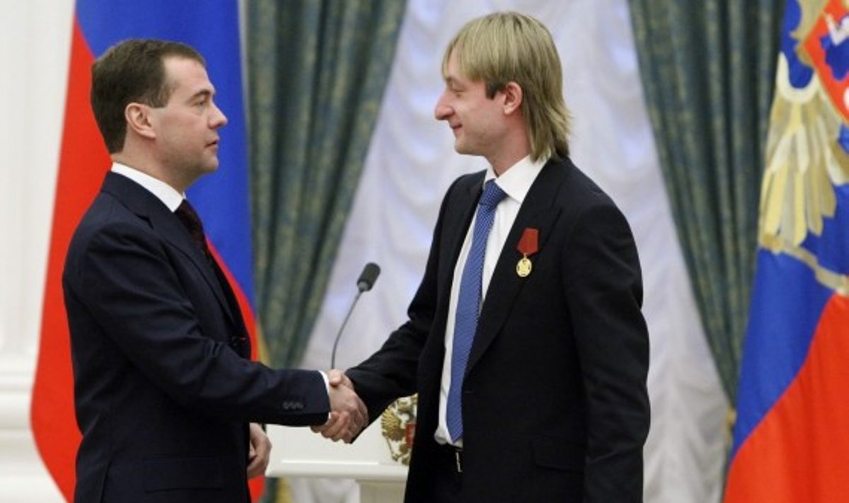 Rusijos Prezidentas Dmitrijus Medvedevas sveikina Jevgenijų Pliuščenką 
