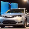 „Fiat Chrysler“ teigia svarstysiantys pasiūlymus įsigyti bendrovę