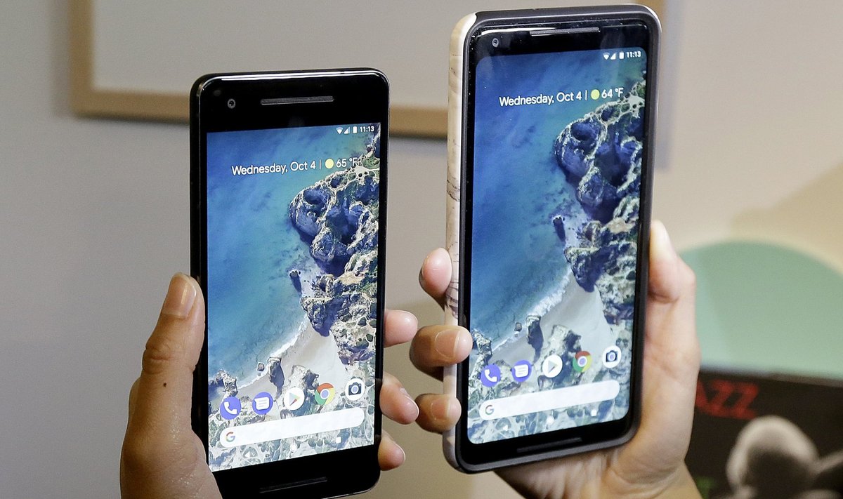 Google Pixel 2 (kairėje) ir Google Pixel 2 XL
