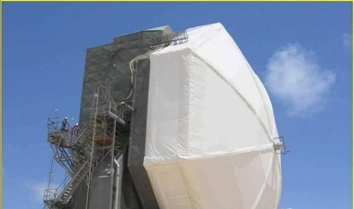 Klaidinanti žinutė, kurioje panaudota JAV radaro SBX-1 nuotrauka