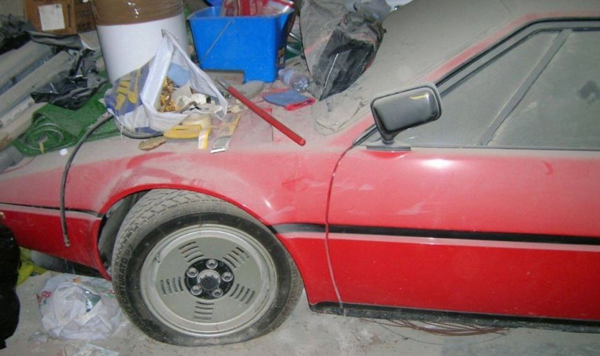 Garaže aptiko lobį: apleistą BMW M1 superautomobilį