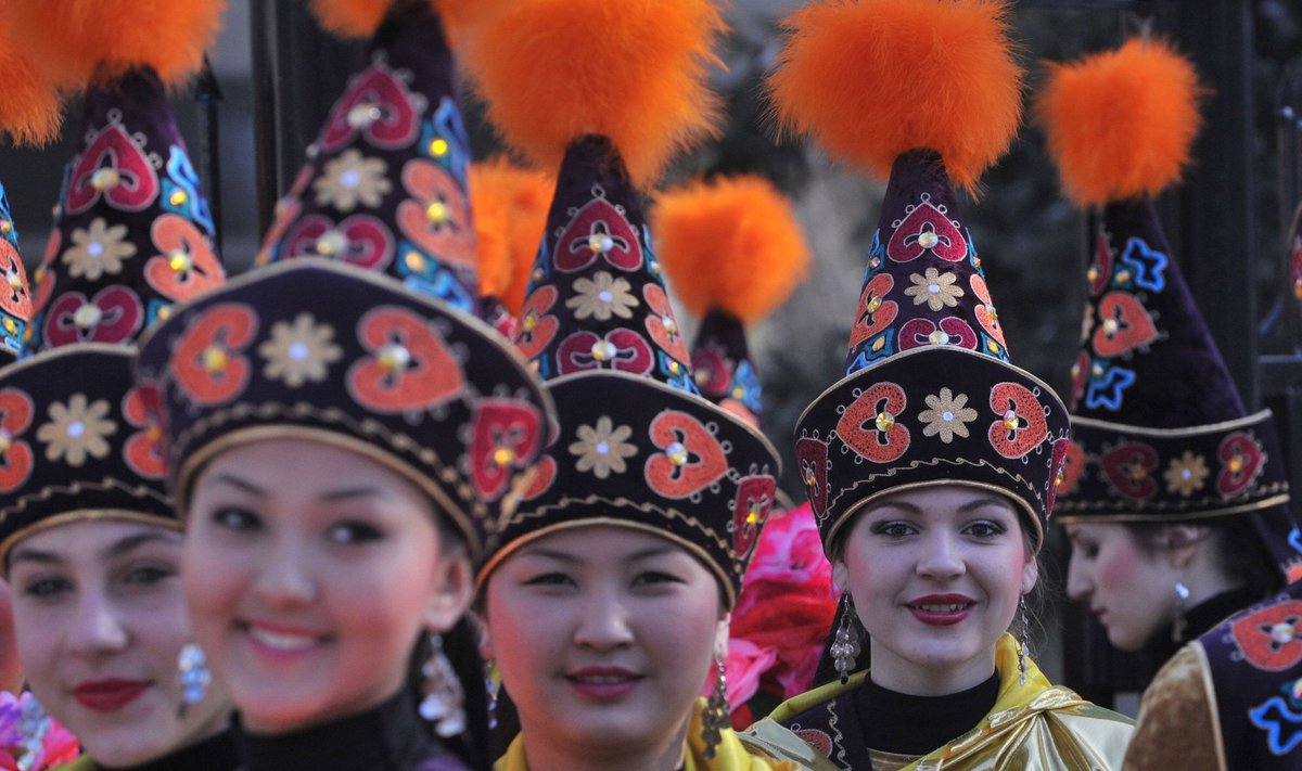 Kirgizijos tautiniai drabužiai