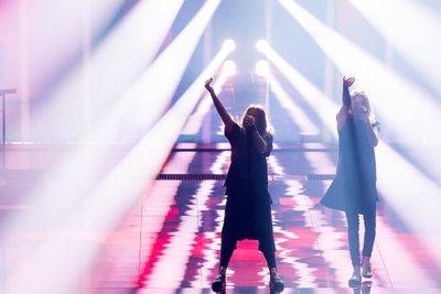 Suomijos atstovai  Blind Channel, daina „Dark Side“ 