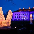 Pakruojo dvare vykęs ledo skulptūrų ir ugnies festivalis subūrė tūkstančius lankytojų