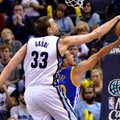 NBA: „Grizzlies“ su M. Gasoliu nutraukė 16-os iš eilės „Warriors“ pergalių seriją