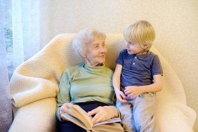 Senelė su anūku