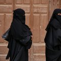Viliodama turistus, Saudo Arabija atsisako aprangos kodo užsienietėms