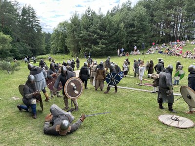 Kernavėje – riterių kovos ir tūkstančiai žmonių