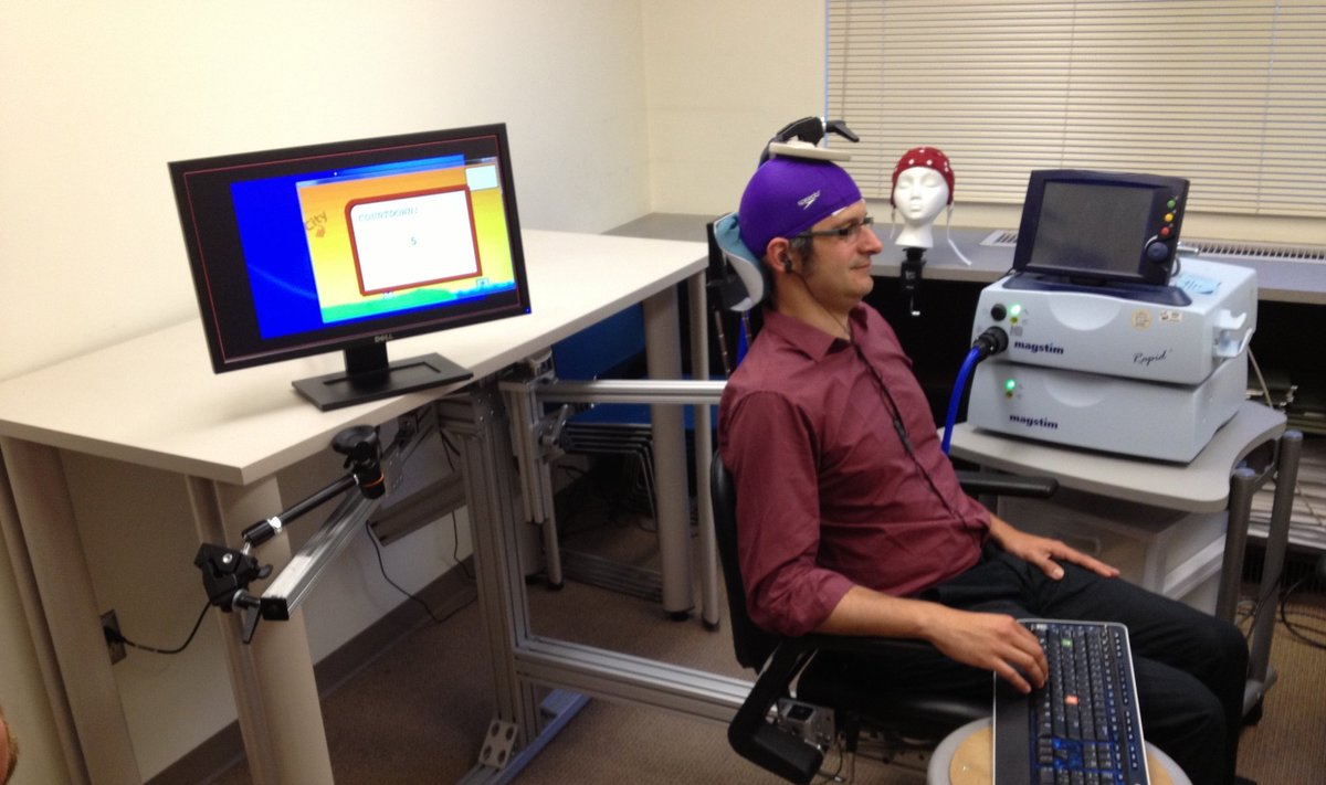 Smegenų-smegenų sąsajos demonstravimas (Vašingtono universiteto nuotr.)